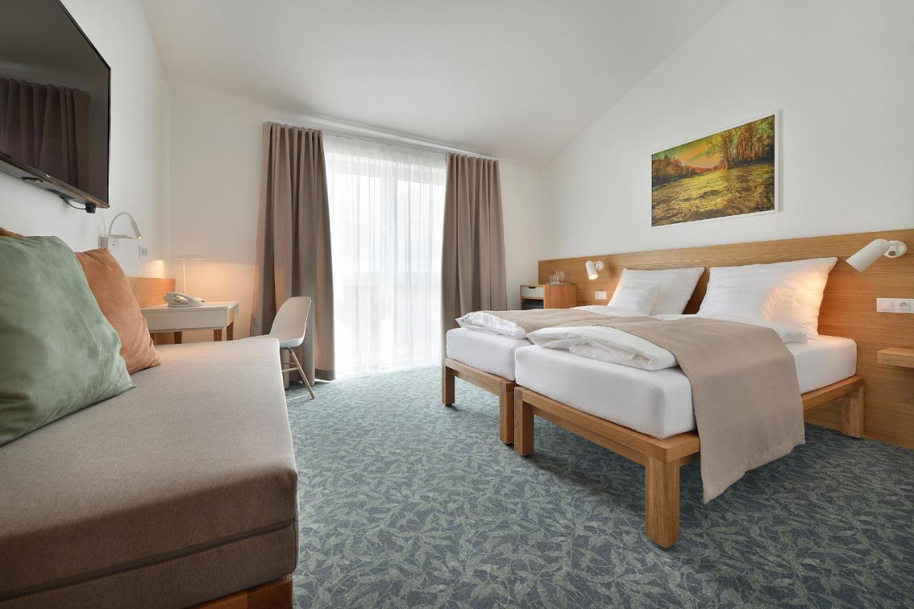 Wellness Hotel Happy Star Hnanice  Extérieur photo