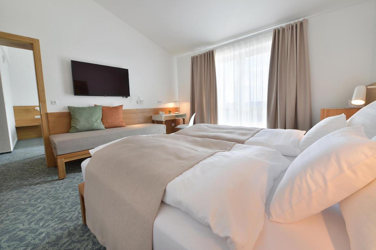 Wellness Hotel Happy Star Hnanice  Extérieur photo