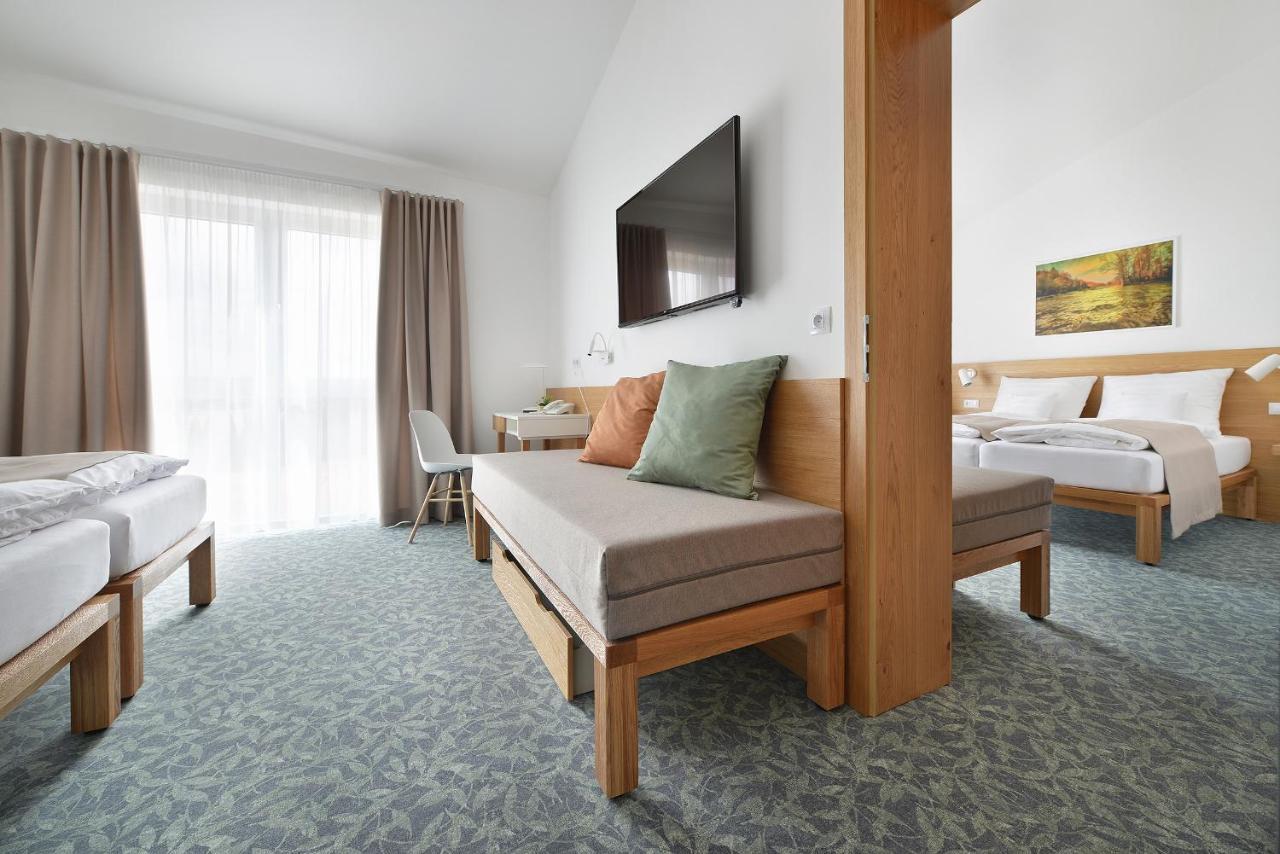 Wellness Hotel Happy Star Hnanice  Extérieur photo