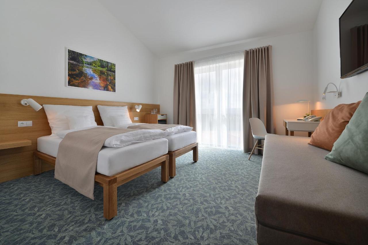 Wellness Hotel Happy Star Hnanice  Extérieur photo