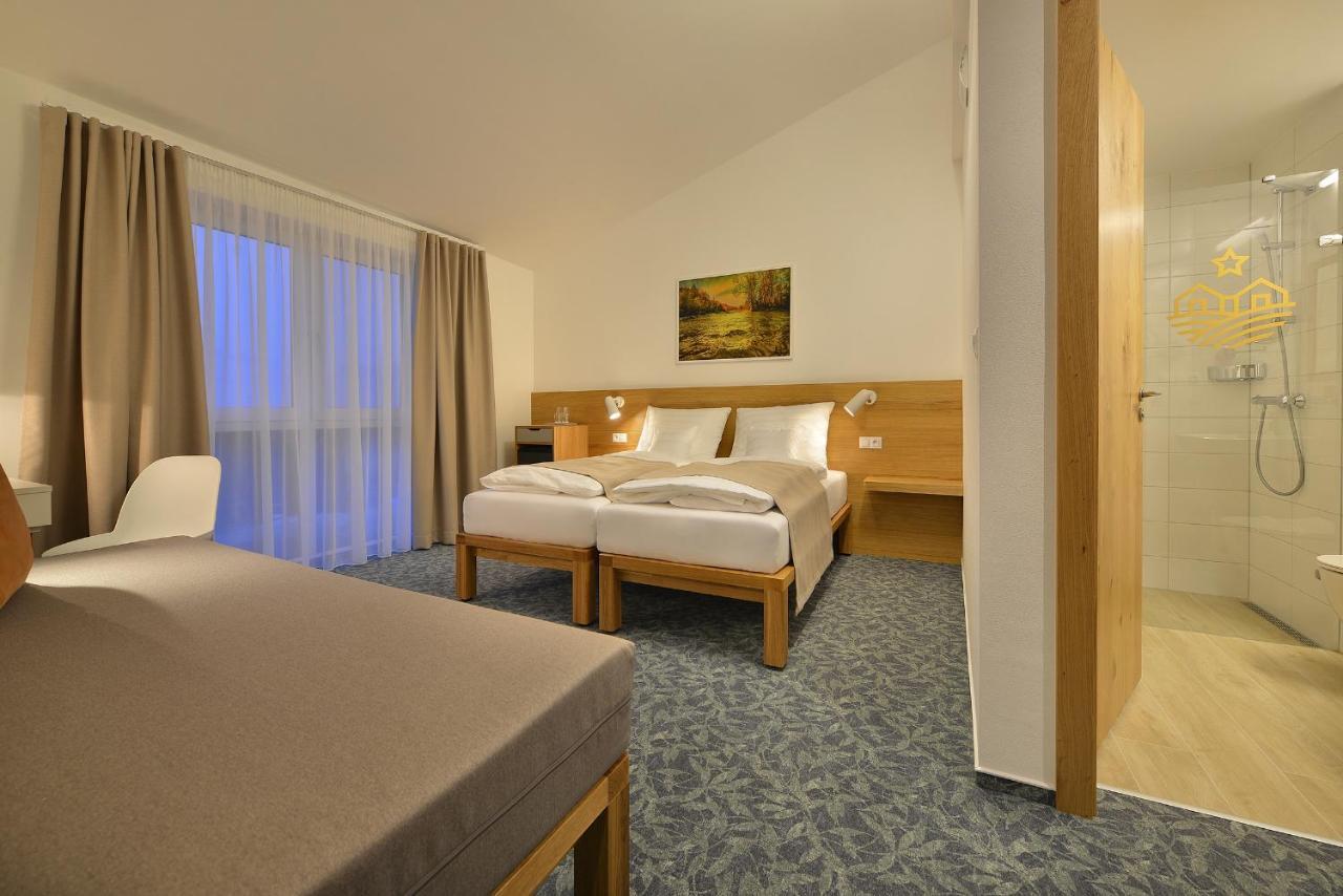 Wellness Hotel Happy Star Hnanice  Extérieur photo