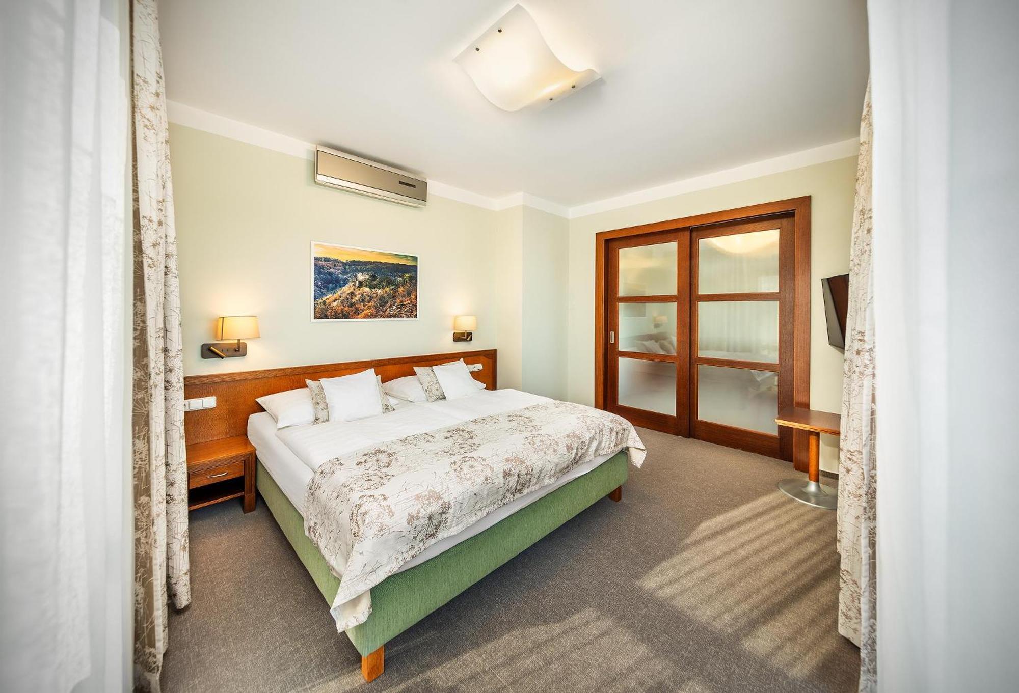 Wellness Hotel Happy Star Hnanice  Extérieur photo