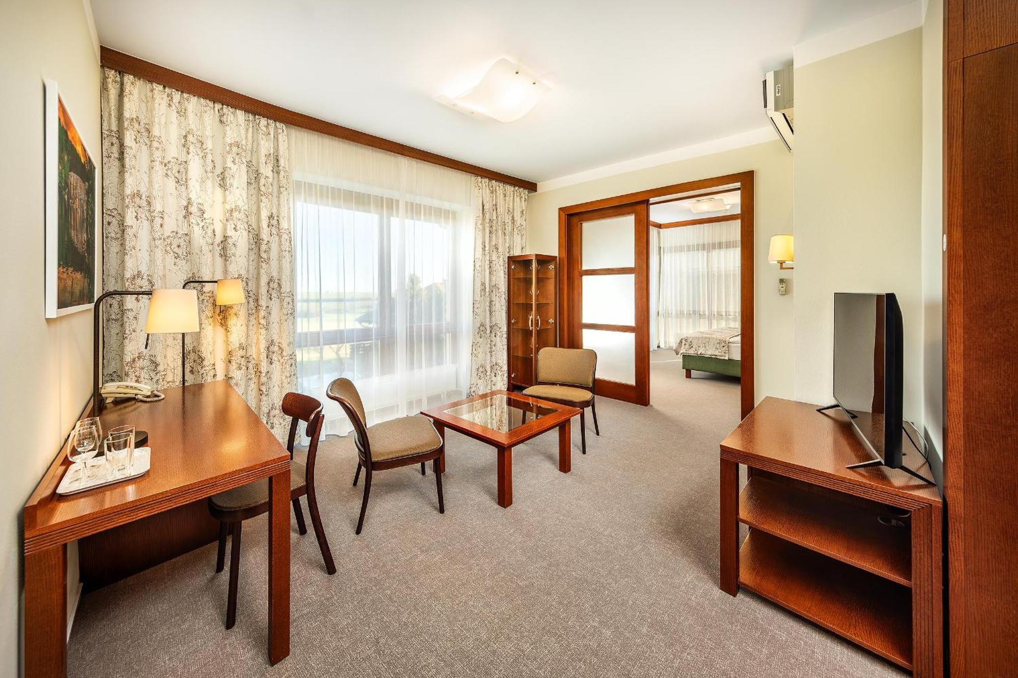 Wellness Hotel Happy Star Hnanice  Extérieur photo
