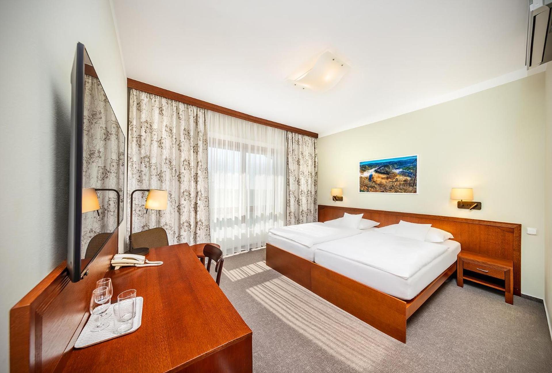 Wellness Hotel Happy Star Hnanice  Extérieur photo