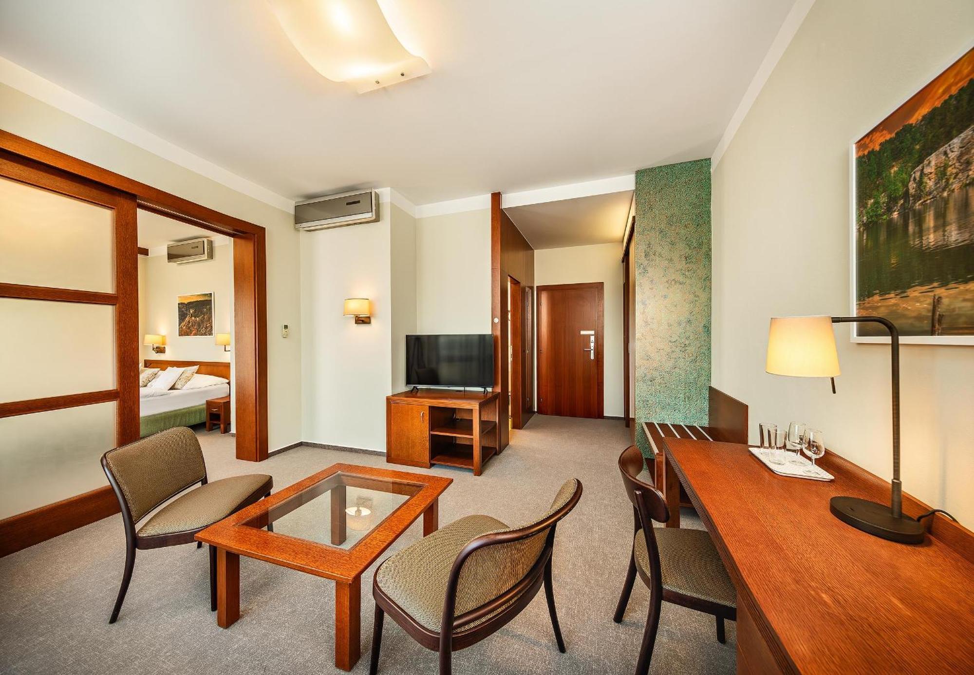 Wellness Hotel Happy Star Hnanice  Extérieur photo