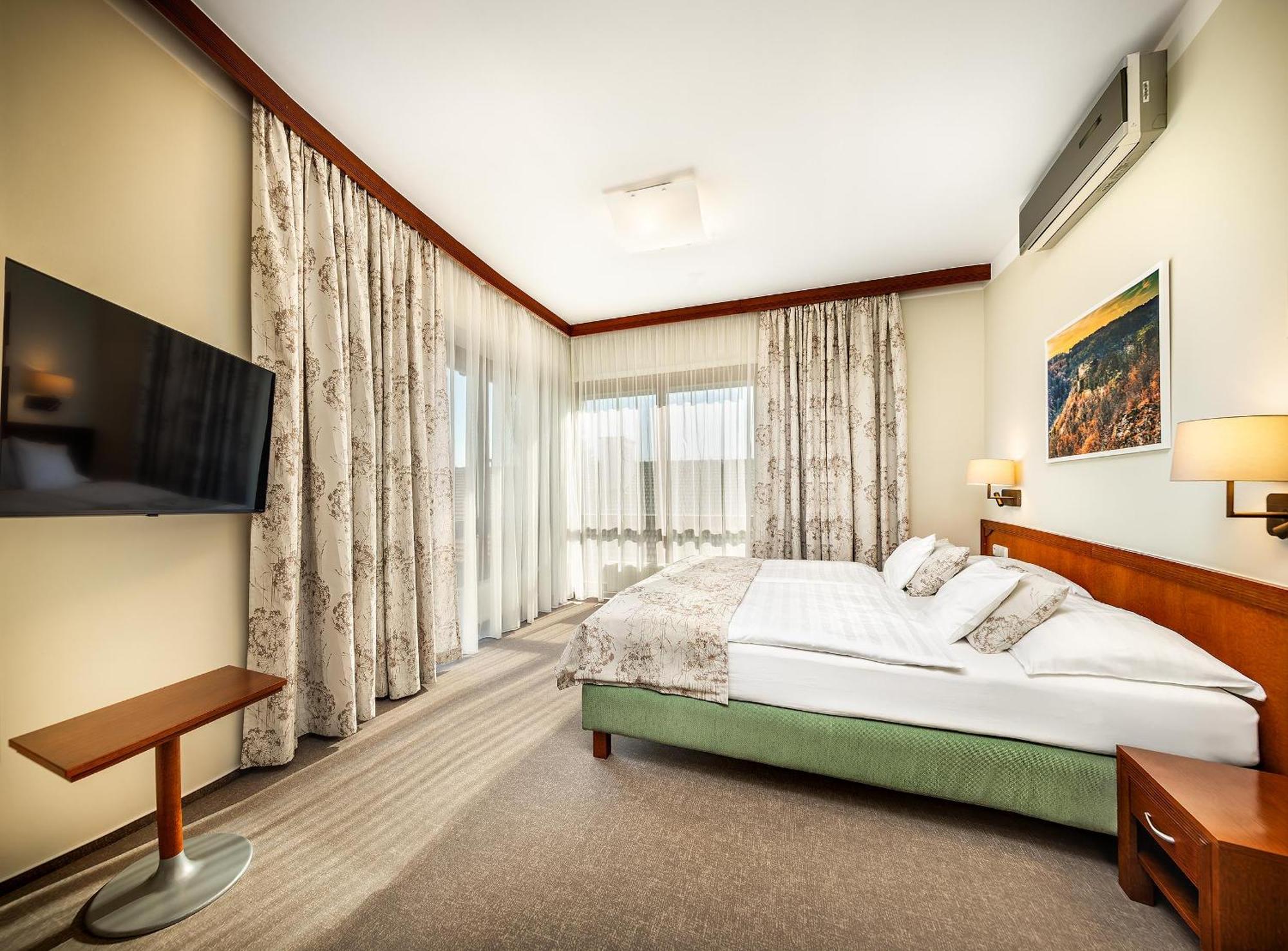 Wellness Hotel Happy Star Hnanice  Extérieur photo