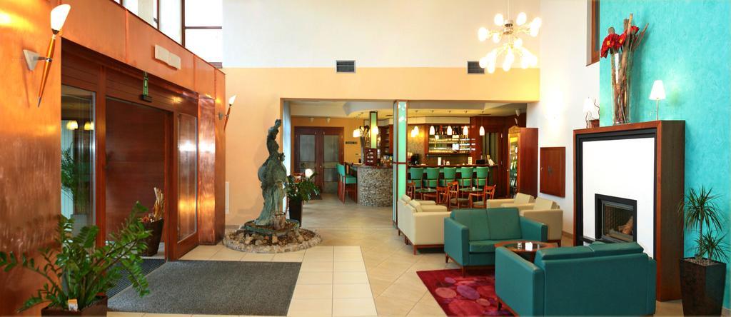 Wellness Hotel Happy Star Hnanice  Extérieur photo