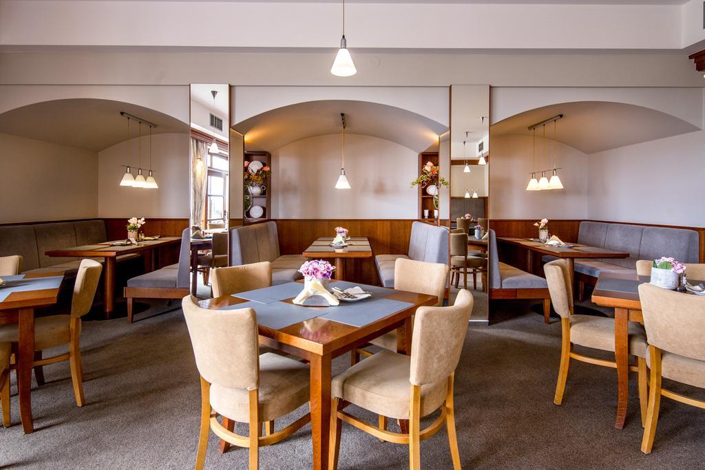 Wellness Hotel Happy Star Hnanice  Extérieur photo