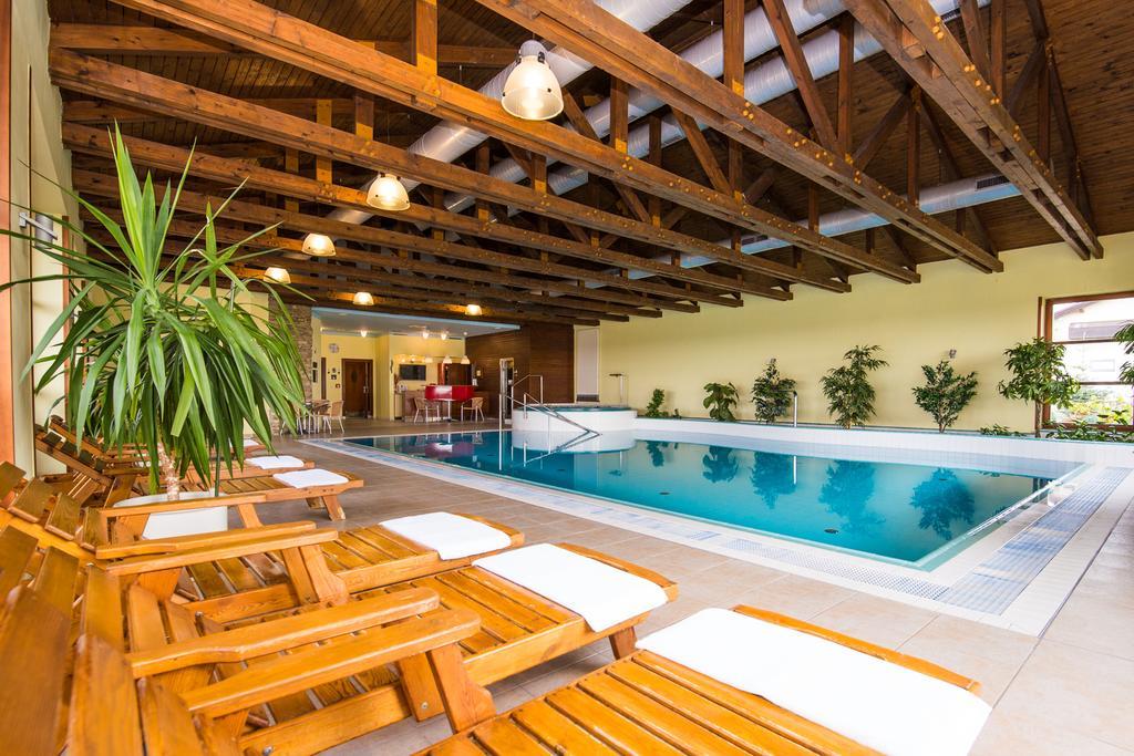 Wellness Hotel Happy Star Hnanice  Extérieur photo