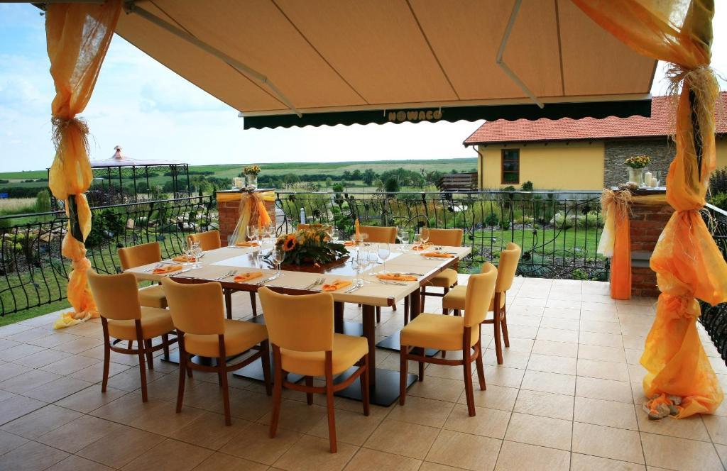 Wellness Hotel Happy Star Hnanice  Extérieur photo