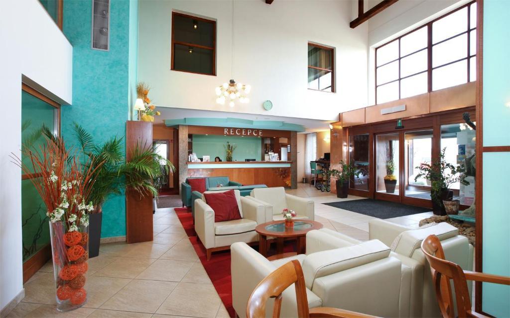 Wellness Hotel Happy Star Hnanice  Extérieur photo
