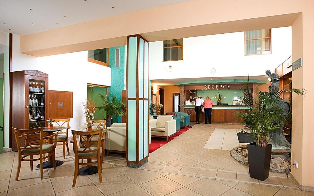 Wellness Hotel Happy Star Hnanice  Extérieur photo