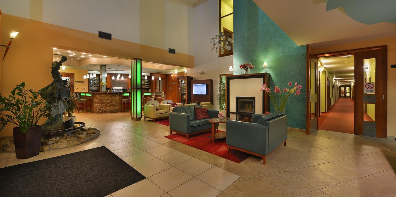 Wellness Hotel Happy Star Hnanice  Extérieur photo